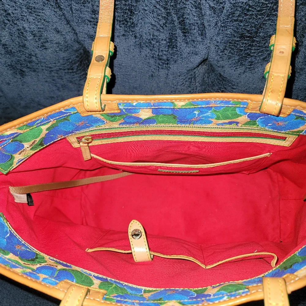 Dooney and Bourke large flower tote. - Picture 4 of 7